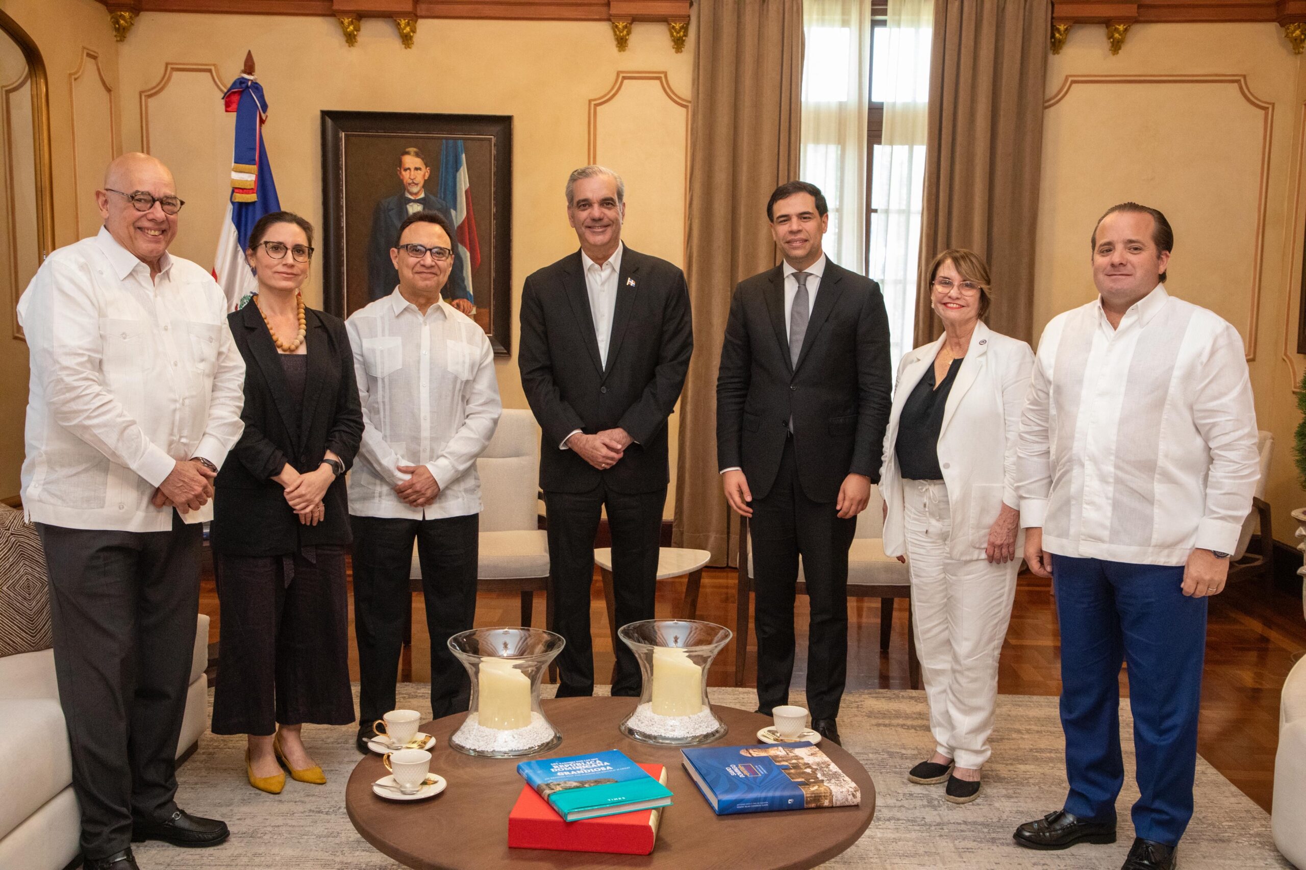 Presidente Abinader recibe a Michel Camilo y autoridades del Berklee College of Music