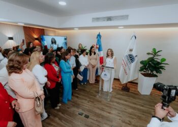 Gloria Reyes asume el Ministerio de la Mujer y sitúa la igualdad como base de la democracia