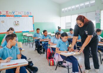 Ministerio de Educación y ADP acuerdan disposiciones que amplían la participación docente en la Evaluación de Desempeño Docente 2025