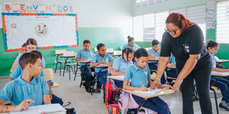 Ministerio de Educación y ADP acuerdan disposiciones que amplían la participación docente en la Evaluación de Desempeño Docente 2025