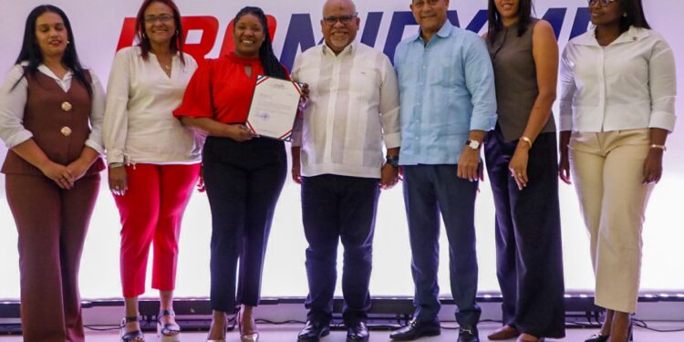 Promipyme impulsa la economía de Samaná con créditos por RD$50 millones