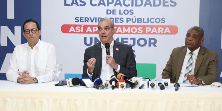 Presidente Abinader impulsa el relanzamiento y fortalecimiento del INAP para transformar la formación de los servidores públicos y avanzar hacia un Estado moderno y eficiente