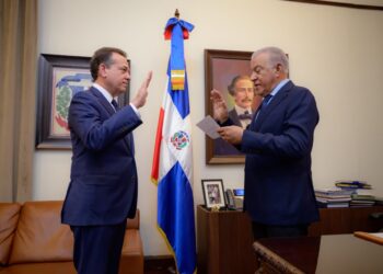 Ministro Andrés Bautista juramenta a Víctor Ito Bisonó al frente del Ministerio de Vivienda