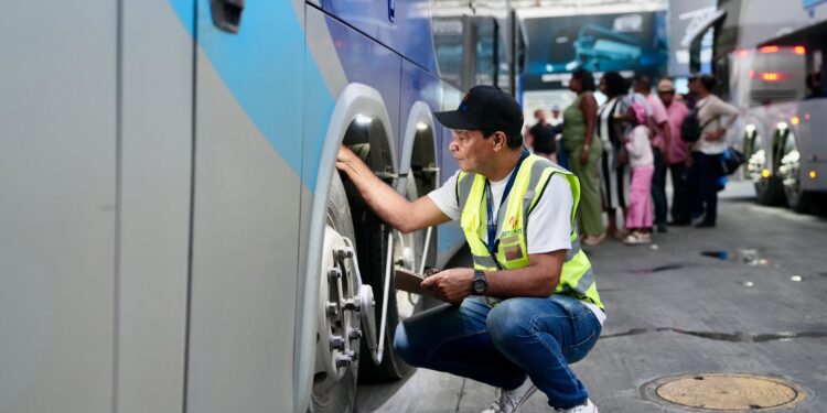 INTRANT inspecciona técnicamente más de 553 unidades de transporte interurbano durante el Operativo Altagraciano 2026