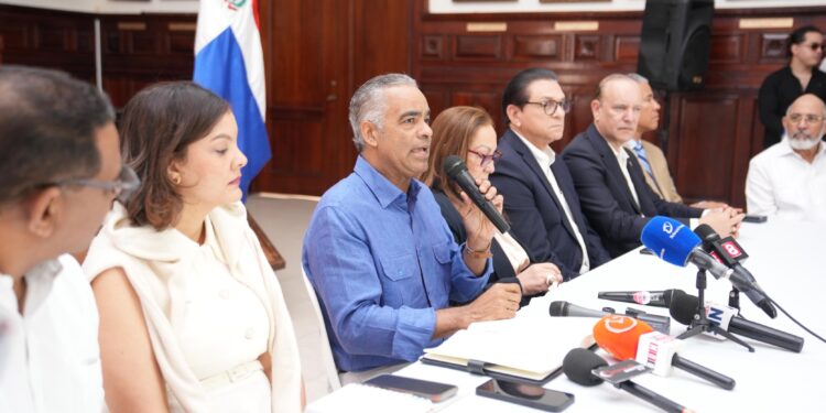 Ministro Joel Santos reitera que no existe plan de explotación en la cordillera Septentrional