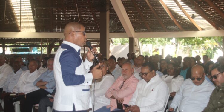 PRM realiza encuentro con dirigentes de la Región Valdesia