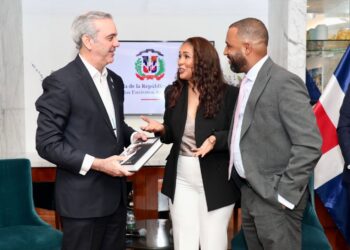 Presidente Abinader comparte con la comunidad dominicana en Emiratos Árabes Unidos, expresa orgullo por su aporte y destaca que son ejemplo de buenos ciudadanos en el mundo