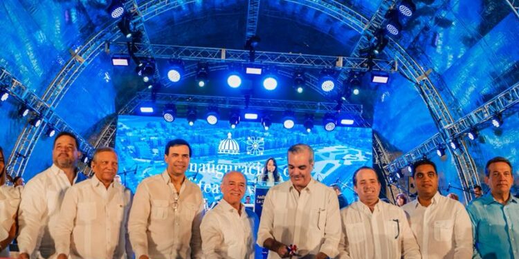 Presidente Abinader inaugura Anfiteatro La Gaviota en Ciudad Juan Bosch