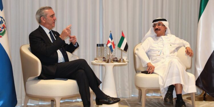 Presidente Abinader se reúne con el líder global de DP World para consolidar a República Dominicana como centro logístico y de inversión regional