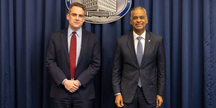 Ministro Joel Santos y subsecretario de Energía de EE. UU. abordan fortalecimiento sectores energía, hidrocarburos y minerales críticos