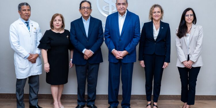 INCORT recibe a la Embajadora de Argentina para visita guiada en HGPS como centro pionero en trasplante hepático del país