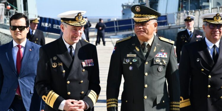 Ministro de Defensa visita base naval portuguesa y recorre patrullero de altura Clase “Tejo”
