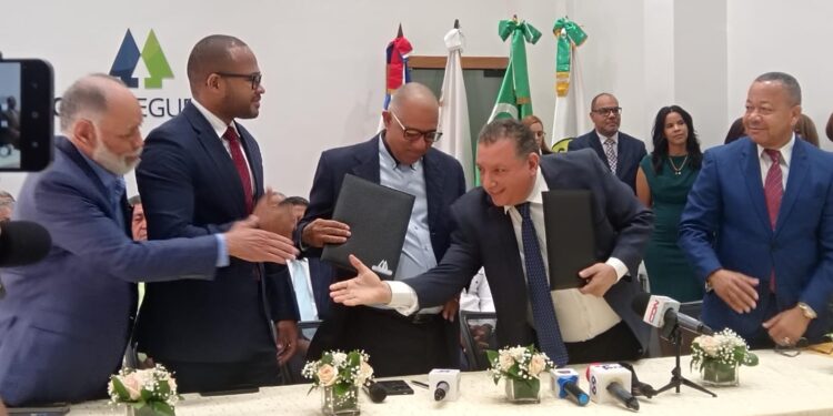 COOPNAMA eleva a RD$80 millones su aporte de capital a COOPSEGUROS y garantizará seguros integrales para 200 mil maestros