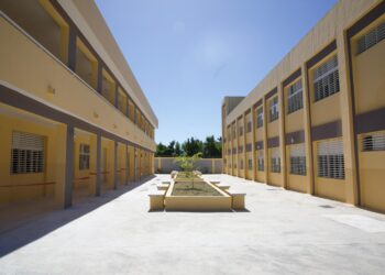 Presidente Abinader inaugura liceo y centro educativo que beneficiará a más de 1,800 estudiantes en Azua