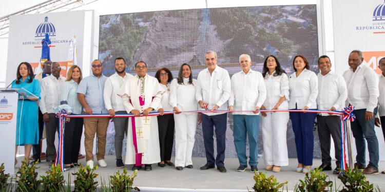 Presidente Abinader inaugura puente sobre río Viajama que impactará más de 5 mil personas en municipio de Las Yayas, Azua