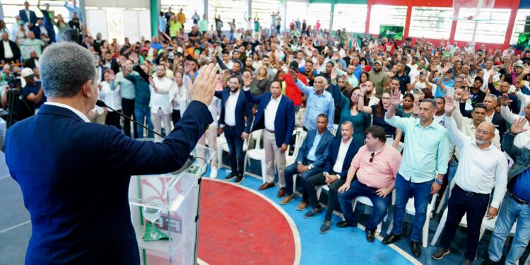 Importantes dirigentes del PLD en Santiago pasan a la Fuerza del Pueblo: un exdiputado, regidores, exregidores y una exgobernadora