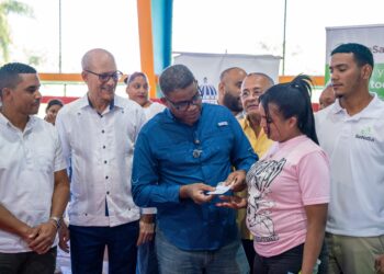 Propeep respalda familias y trabajadores del tabaco en Villa González con jornada de inclusión social