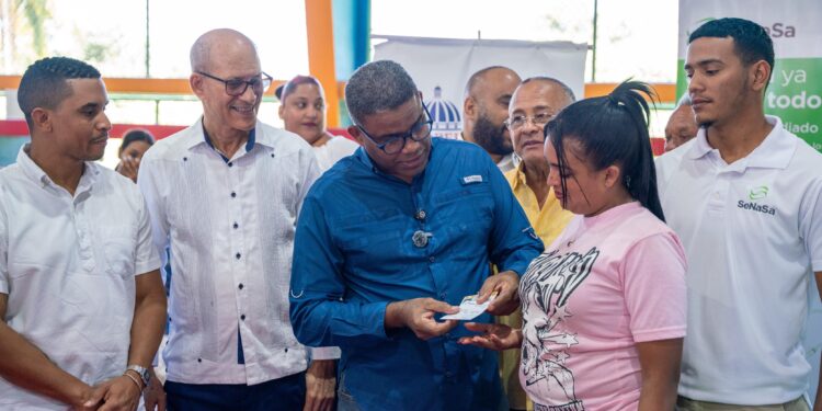 Propeep respalda familias y trabajadores del tabaco en Villa González con jornada de inclusión social