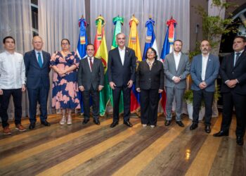 Presidente Abinader asiste a apertura de clase magistral que busca fortalecer la transparencia y rendición de cuentas a nivel internacional