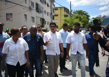 Fellito Suberví llega a Guachupita con maquinarias y un amplio personal para solucionar problemas demanda ese sector