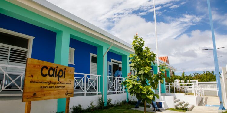 Presidente Abinader inaugura centro educativo inicial reconvertido para 175 niños y honra legado de Nelsy Cruz, en Montecristi