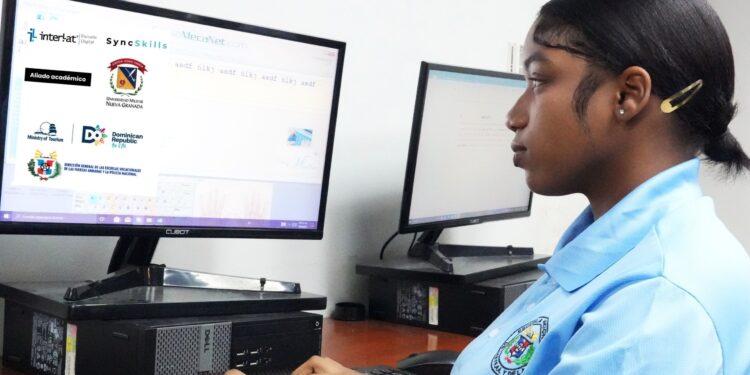 Estudiantes de las Escuelas Vocacionales inician capacitación internacional sobre Turismo Digital e Inteligencia Artificial