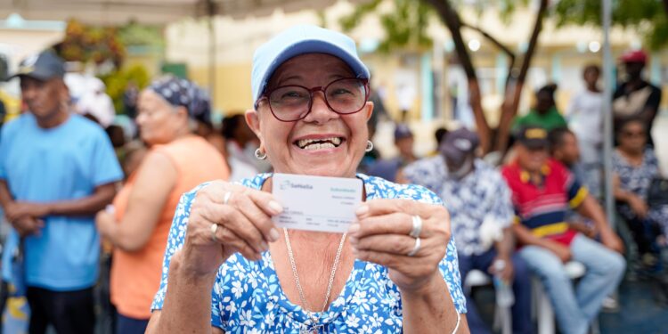 Servicios de Propeep impactan a cientos de personas en Villa Verde, La Romana