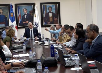 Luis Miguel De Camps encabeza tercera reunión de la Comisión para la Apertura del Año Escolar 2026-2027