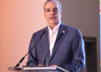 Presidente Luis Abinader convoca a representantes comerciales e industriales para tratar la estabilización de precios de alimentos y servicios ante crisis internacional