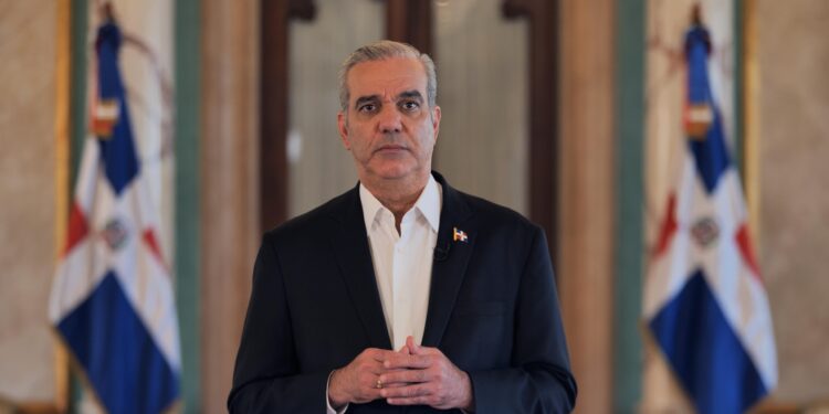 Presidente Abinader afirma que el país está preparado para enfrentar el impacto de la crisis internacional del petróleo y que el Gobierno se mantendrá vigilante ante el alza de precios para proteger a las familias dominicanas