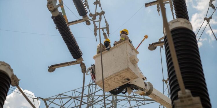 ETED despliega brigadas técnicas y tecnología de drones para garantizar la estabilidad del servicio eléctrico nacional durante el asueto