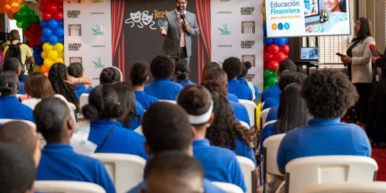 Banreservas realiza jornadas de bancarización para estudiantes de la UASD y el ITLA