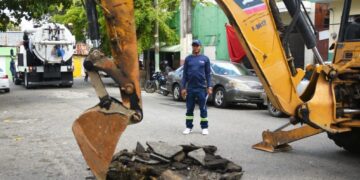 Hidrosuccionadores de la CAASD resuelven graves problemas de taponamiento en sistema sanitario