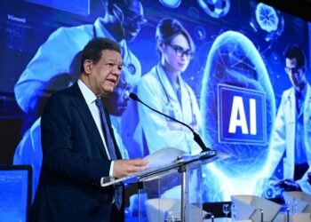 Al iniciar foro sobre salud del futuro, Leonel Fernández afirma que la IA inaugura una nueva era en la medicina