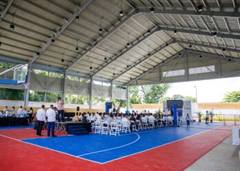 Presidente Abinader fortalece espacios deportivos escolares con inauguración de cancha techada en Centro Educativo Blanca Mascaró en Licey al Medio*