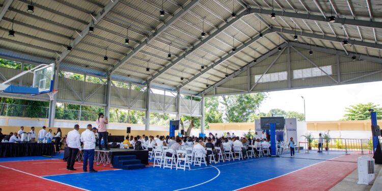 Presidente Abinader fortalece espacios deportivos escolares con inauguración de cancha techada en Centro Educativo Blanca Mascaró en Licey al Medio*