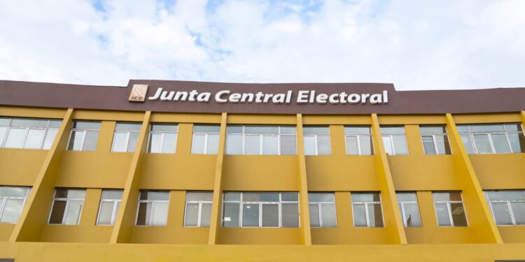 JCE anuncia horarios y centros cedulación para entrega de la nueva cédula a partir del 12 de abril