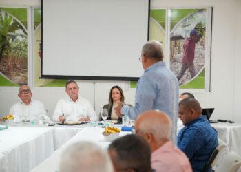 Ministro de Agricultura analiza impacto de la mecanización con productores de la Línea Noroeste