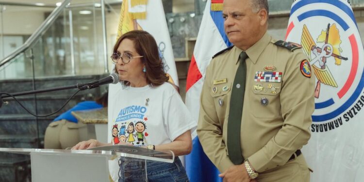 Fuerzas Armadas promueven la inclusión y sensibilización sobre el autismo con la caminata “Un Paseo Azul”