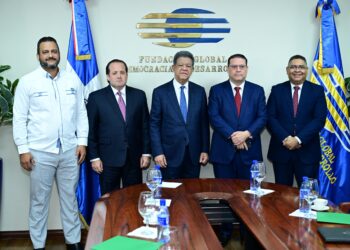 Leonel valora diálogo “cordial y respetuoso” con comisión oficial y sostiene que los sacrificios debe asumirlos el Gobierno y ser comunicados con transparencia