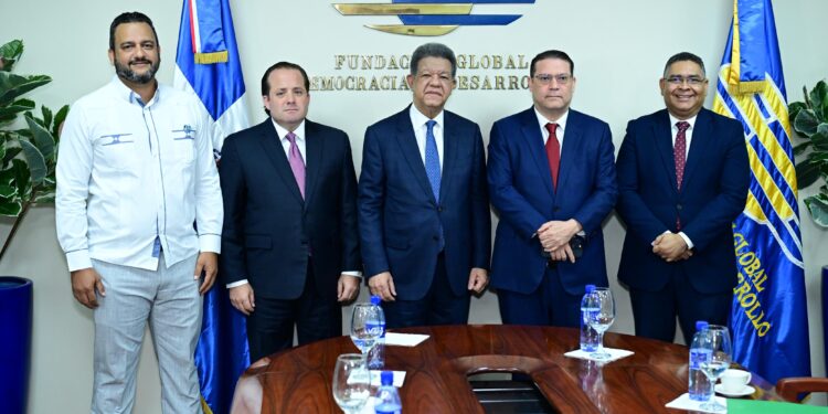 Leonel valora diálogo “cordial y respetuoso” con comisión oficial y sostiene que los sacrificios debe asumirlos el Gobierno y ser comunicados con transparencia