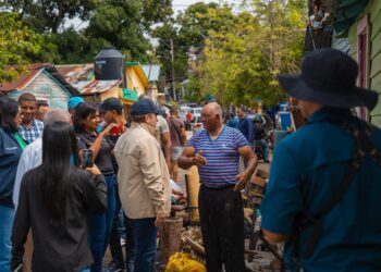 Ministro Paliza visita zonas afectadas por lluvias en Puerto Plata; afirma Gobierno buscará soluciones permanentes