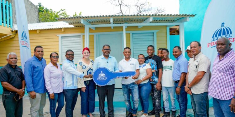 Propeep cumple sueño de un hogar digno a una humilde familia de Los Guandules en el Distrito Nacional