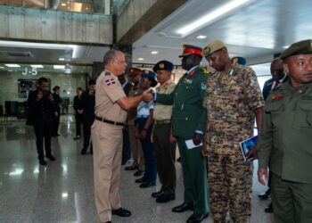 Ministerio de Defensa fortalece cooperación internacional con visita académica del Colegio de Defensa Nacional de Kenia