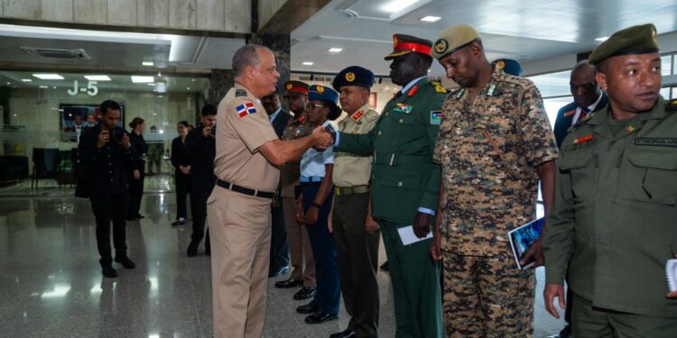 Ministerio de Defensa fortalece cooperación internacional con visita académica del Colegio de Defensa Nacional de Kenia