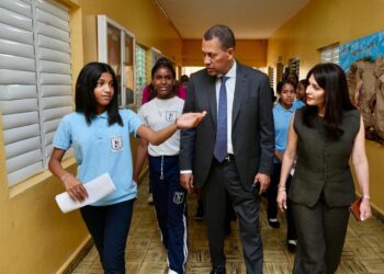 Indotel conecta a centro educativo Hogar Escuela Rosa Duarte con internet gratuito a través de Dominicana Conectada