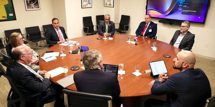 República Dominicana se reúne con el Banco Mundial, FMI, BID y bancos de inversión ante la crisis internacional