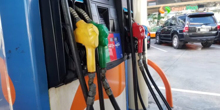 Presidente Luis Abinader anuncia que el Gobierno mantendrá sin variación precios de los combustibles para la presente semana
