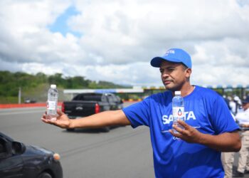 CAASD distribuye botellas de agua en peajes del Gran Santo Domingo por Semana Santa