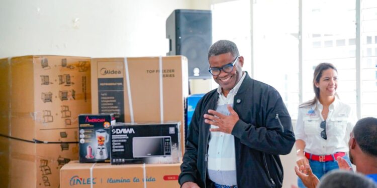 Gobierno refuerza asistencia social en Pantoja y Palmarejo con entrega de enseres del hogar